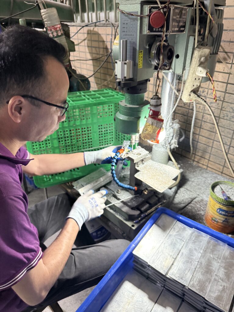 Moonian pop-up socket production facility in Gaoyao District Guangdong showing 3000 square meter factory and assembly lines