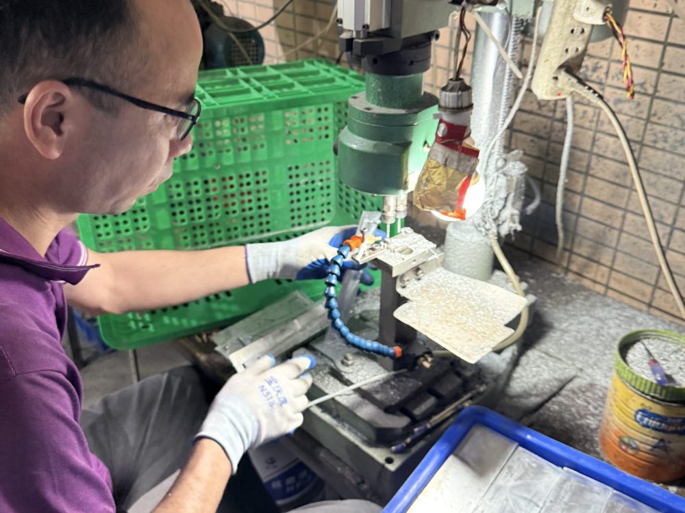 Precision CNC machining of aluminum pop-up socket panels at Moonian factory in Zhaoqing, China